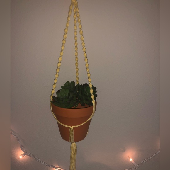 Large macrame plant hanger - Picture 4 of 8